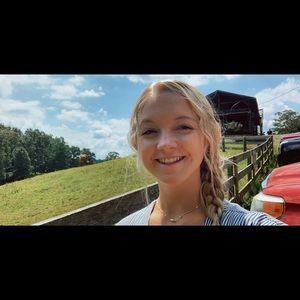 Meet your Posher, Mia